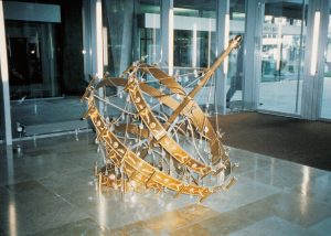 لوستر-فرو-افتاده-Fallen-Chandelier-300x214